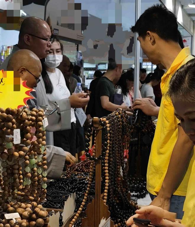 州穿粉裙配小白鞋超优雅麻将胡了王祖贤现身泉(图2) 州穿粉裙配小白鞋超优雅麻将胡了王祖贤现身泉(图2)