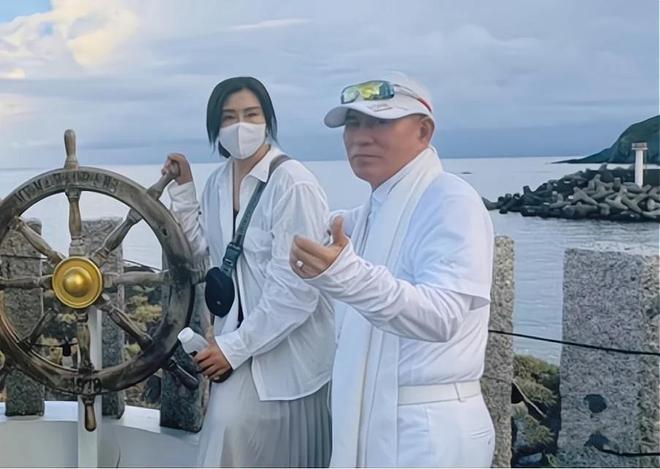 州穿粉裙配小白鞋超优雅麻将胡了王祖贤现身泉(图3) 州穿粉裙配小白鞋超优雅麻将胡了王祖贤现身泉(图3)