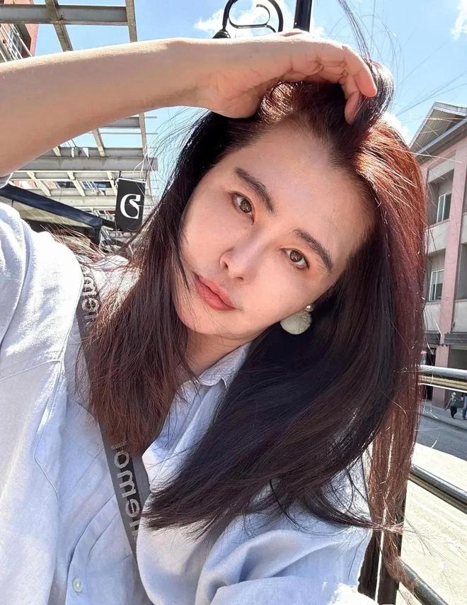 州穿粉裙配小白鞋超优雅麻将胡了王祖贤现身泉(图7) 州穿粉裙配小白鞋超优雅麻将胡了王祖贤现身泉(图7)