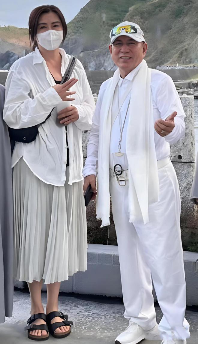 州穿粉裙配小白鞋超优雅麻将胡了王祖贤现身泉(图8) 州穿粉裙配小白鞋超优雅麻将胡了王祖贤现身泉(图8)