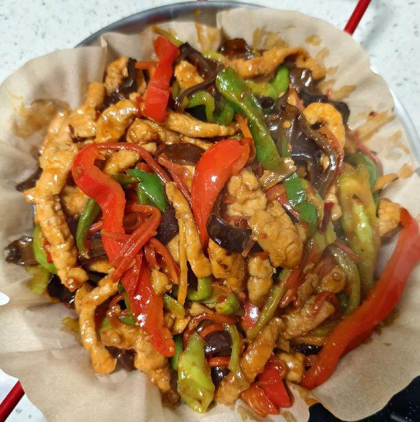 肉丝：酸甜辣香的味觉盛宴PG麻将胡了试玩平台鱼香(图2)