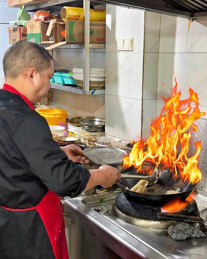 ”炒菜15元起藏在市井的烟火气！麻将胡了成都街头经典的“家常饭馆(图3)