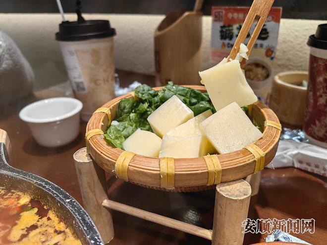 的“扛把子” 冬旅游的新势力麻将胡了2安顺夺夺粉：美食圈(图3)