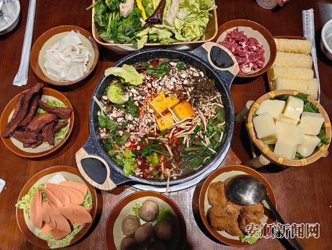 的“扛把子” 冬旅游的新势力麻将胡了2安顺夺夺粉：美食圈(图2)