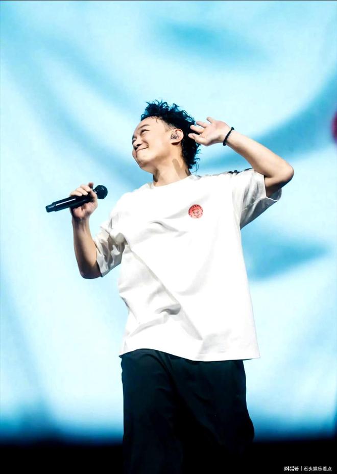 演唱会延期：健康优先下的行业反思麻将胡了游戏陈奕迅确诊新冠致高雄(图2)