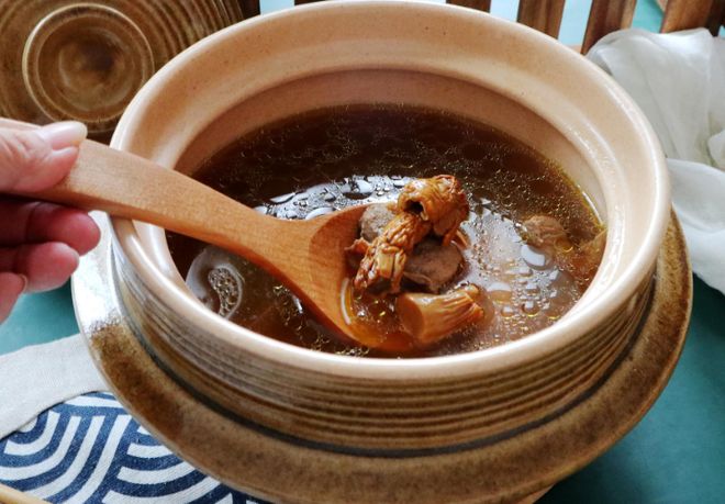 ”！肉质肥厚、香气独特且营养极高咋做好吃麻将胡了2模拟器试玩它被誉为“菌中之王(图8)